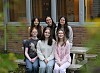 Victoria Saengsawang Knoff, danselærer Chasmine Fay Tangen, Melissa Uraichot-Sørensen, Frida Williksen, Hermine Schultze og Mina Bakke Lothe. De fem ungdommene deltok på UKM i fjor som dansegruppa «Velvet Eight». Fredag var de tilbake for å vise de andre ungdommene noe av det de hadde vært med på.