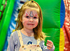 Emmy Louise Binderø-Lysø (3) var en av de hoppeglade barna som tilbragte noe av vinterferien på Norveg.