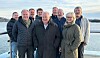 Styret i Kråkøya Eiendom AS (foran f.v.) Are Brekk, John Einar Jørgensen og Marit Aursand fotografert i forbindelse med sin første samling og møte med selskapets eiere, Nærøysund kommune (NK) og Nord-Trøndelag Havn IKS (NTHR). Bak fra venstre: Controller Fred Moen (NK), havnedirektør Asle Andersen (NTHR), prosjektleder Torkil Marsdal Hanssen (PKOM), ordfører Amund Hellesø, kommunedirektør Karl-Anton Swensen og rådgiver Dag Roar Opdal (NK).
