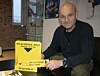 Rådgiver Egil Solstad i Nærøysund kommune oppfordrer folk til å ha slike viltbånd liggende i bilen slik at de kan brukes til å merke ulykkessted. Det gjør det enklere å starte ettersøk etter påkjørte dyr.