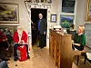 Julenissen kom også på besøk mot slutten av Barnetimen for de godt voksne.