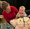 Ebbe Lehn Kiil hadde stor vinnerlykke. Her sitter han i fanget til sin mor Ida Lehn.