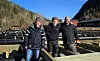 Tre generasjoner samlet til dugnad: Arnfinn Tyssen (eldst), sammen med sønn Jørgen og barnebarn Olav Hjelmsøy.