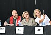 En selfie før alvoret startet: Rødt, SV og Ap rakk å smile til kamera før debatten skjøt fart.