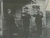 Dette bildet fikk vi låne av Anna Kjølstad på Foldereid en gang på 80-tallet. Bildet er fra et bryllup på Holand - på heimplassen til Sigvart Moe en gang rundt år 1900. De tre spillemennene er brødre og fra venstre ser vi Emil, Sigvart og Jakob Moe.