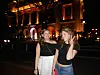 Malin og Marie nyter en kveld i Nice. Her skal de utforske de franske gatene og skaper minner sammen, de neste fem månedene.