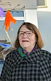 Ryum Sanitetsforening, her ved Frøydis Wangsfjord, skaper fastelavnsstemning i Rørvik sentrum.
