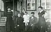 Et bilde fra Strand i Nærøy fra 1907. Fra venstre: Karen Strand?, Ellen Valborg Strand, Herold Strand, ukjent, Kristen Hansen Strand og Else Jakobine Strand