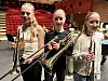Marie Vardehaug og søstrene Lisa og Jenny Skjærvik Storsul synes korps er gøy og tar interessen et steg lenger.