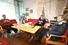 Tirsdagsaktiviteten er i gang igjen: Gunn Wiik, Trude Barstad og Helga Moen koser seg over kaffekoppen.