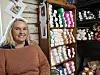 Rita Westrum har fått sin egen plass i fjøset på Strandval og startet sin egen bedrift der i sommer.