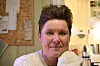 Mona Krossli jobber i rus- og psykisk helsearbeid i Nærøysund kommune og har vært en av drivkreftene bak kunstutstillingen.