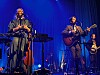 Maria Haukås Mittet og Lars Bremnes på scenen i kulturhuset.