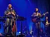 Maria Haukås Mittet og Lars Bremnes på scenen i kulturhuset.