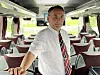Henry Flosand viser stolt fram den nye Mercedes Tourismo-bussen, som han fikk levert for bare to uker siden.