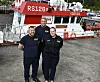 Ved Rørvik står den glade gjengen, fra venstre maskinsjef Vidar Bondø, skipper Thor Audun Setran og overstyrmann Carina Mangersnes foran redningsskøyta RS 126 «Harald V».