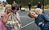 Barna med godt humør.