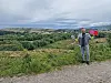 Her holder Thomas Tausvik Strand opp startpakken som inneholder tre disker. - Trenger strengt tatt ikke flere, sier Strand.