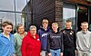 Denne gjengen er noen av ildsjelene bak fredsmarsjen. Fra venstre: Bibliotekar Marit Livik, Randi Tanberg Finne - Kolvereid Vel, Kari Strøm - Kolvereid Røde Kors, og Henrik Jensen, Iver Lauten, Gustav Arnøy, Felix Strøm-Aakvik (disse 4 guttene er fra Kolvereid ungdomsklubb) - Brit Karin Theimann fra Nærøy historielag var syk når bildet ble tatt og er derfor ikke med.