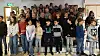Fjerdeklassingene sang under åpningen av Internasjonal dag ved Rørvik skole.