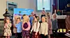 Noen av elevene fra Nærøysundet skole, og noen av de eldste barna fra Ottersøy barnehage sang med stor innlevelse under årets høsttakkefest. Koret spredte både glede og takknemlighet gjennom musikken.