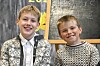 Theodor (13) og Eivind (10) oppkledd i kostymer som Alf Prøysen.