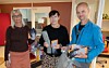 Syrene Ingulfsvann Holmboe, Anne Grete Moen og Frode Setran i Nærøysund kommune har ryddeutstyr liggende på servicekontorene på Kolvereid og Rørvik som alle som skal på strandrydding kan komme og hente.