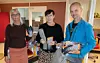Syrene Ingulfsvann Holmboe, Anne Grete Moen og Frode Setran i Nærøysund kommune har ryddeutstyr liggende på servicekontorene på Kolvereid og Rørvik som alle som skal på strandrydding kan komme og hente.