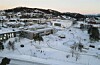Selv om den tidlige vinteren skapt noen utfordringer for anleggsarbeidet går opparbeidelsen av uteområdet ved Kolvereid skole med tilhørende park og idrettsanlegg greit framover. Området lengst vest er allerede tatt i bruk av skolen