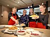 Kine Westvik, Anita Westvik, Mina Westvik Aune og Ane Haugan Holberg sørget for vaffelkos for de som kom på Åpen Sentercafé lørdag.