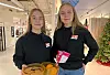 Ingeborg og Emilie delte ut gratis godsaker på MOt til å glede-dagen.
