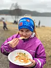 Mari Storsve Hammer likte kyllingwoken, og den 'hemmelige oppskriften' som Augie Adan Hansen hadde miksa sammen til sausen falt i smak hos mange av de som møtte opp.