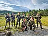 Områdesjef Per Helge Westermann sammen med leder Hallgeir Evenstad Pedersen foran tropp bestående av (fra venstre): Ida Bertine Arnøy, Martin Øie Lauten, Mathias Morterud, Mats Øren, Odd Andre Moen, Marius Vang, og John Fredrik Haraldsø.