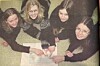 18-19-åringene Monica Rosø fra Foldereid, Monica Hollup fra Naustbukta, Linda Bjørgan fra Leirvika og Rita Kjølsøy fra Ottersøy planla å reise til Bali for å studere.