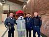 Ole Christian Haraldsvik fra Trekon, ordfører Svein Pettersen og brannsjef Håvard Sæther var blant de som deltok under åpningen - og selvsagt var brannbamsen Bjørnis på plass.