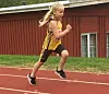 Nora Ellingsen Flasnes (8 år) debuterte i NA-karusellen i helga. Hun stilte i tre øvelser og sanket ni poeng for Kolvereid i lagkonkurransen.