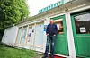 Per Ivar Lian utenfor Salsbruket Industrimuseum – et livsverk han har bygget opp gjennom mange år med frivillig innsats og lidenskap for lokalhistorien.