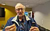 Magne Olav Bogan viser frem støpslet som er brukket.