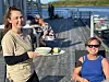 Camilla Nordaunet Forås trådte ut av kjøkkenet og rett inn i serveringsrollen da det ble fullt trøkk på brygga.