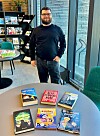 Jørgen Hernholm, og de andre bibliotekarene i Ytterdistriktet er din guide til en sommer fylt med romantikk, spenning og skrekk.