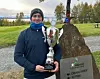 Fredrik Ramfjord fikk med seg pokalen hjem i en stor golftunering på Stiklestad.
