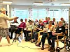 La oss leve-koret med dirigent Sølvi Vik Brækkan og støttesangere ga publikum en flott sommerkonsert.