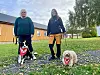 Trude Kjønsø med border collien Kita, og Synnøve Hanssen med bichon havanaisen Hela er nå godkjente som besøksvenner i Vikna Røde Kors.