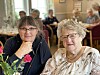 Karin Mæhle Hagen og Hildur Mæhle nøt dagen med god stemning og søtsaker.