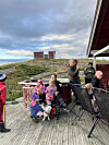 Det var godt med grillpølser og drikke før hjemturen startet.