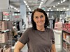 Sommerkjoler og lette strikkeplagg er blant favorittene før Rørvikdagan, forteller daglig leder Tone Merethe Finseth hos Cubus.