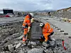 Ansatte i Farbu og Gausen har allerede fått minneplaketten på plass