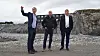 Terje Settenøy og Brynjar Karlsen viser Bengt Rune Strifeldt Nærøysund Aquaservice sin nye tomt hvor produksjonshallen skal opp.