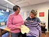 Nina Andreassen og Torunn Neerland viser fram eksempler på hva folk har gitt eller kan gi, men understreker at de trenger alt mulig.