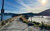 Flytebryggen til Landskjæret Småbåtforening ligger innenfor sperringen som grunneieren har satt opp.